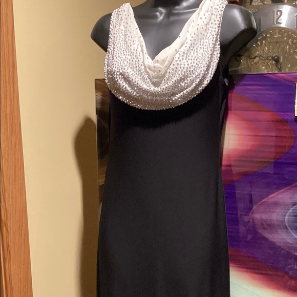 JACKIE JON NY BLACK CREAM EMBELLISHED FORMAL SLEEVELESS MAXI DRESS SZ. 4 - Picture 3 of 16